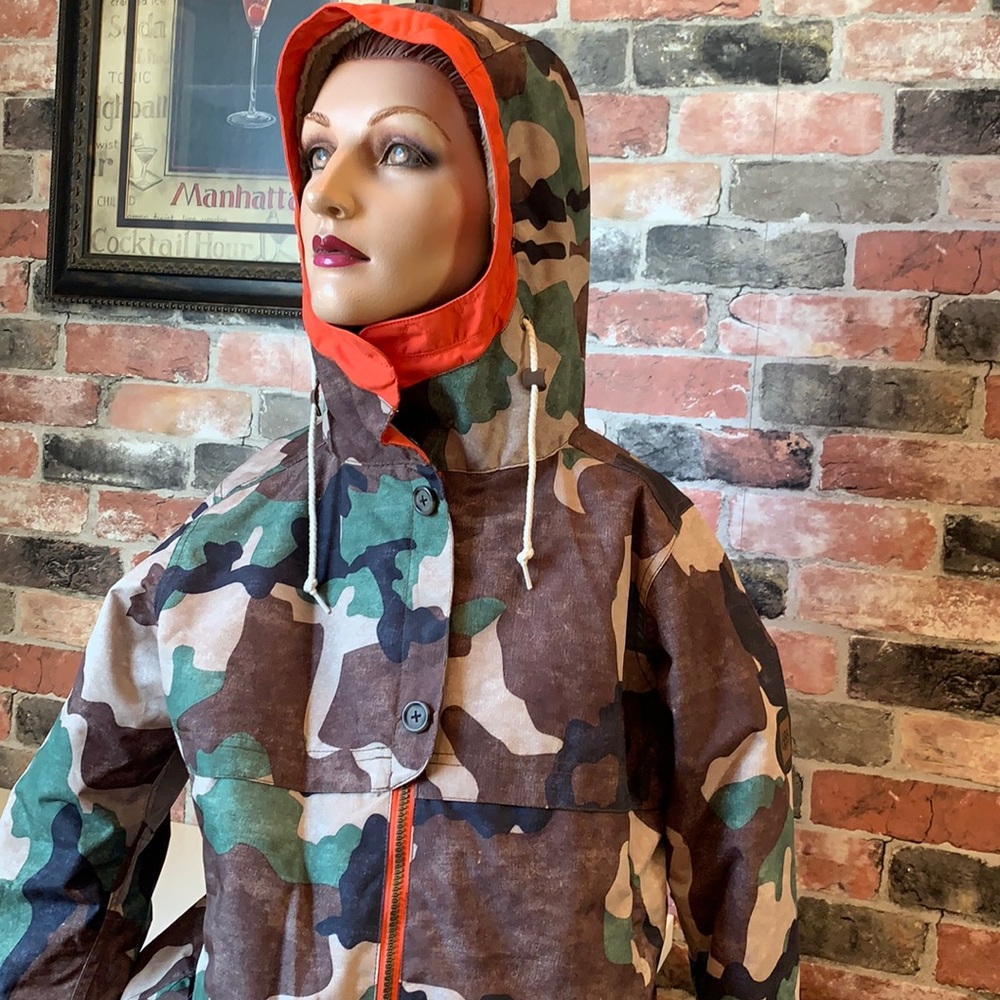 Women’s camo snowboard jacket